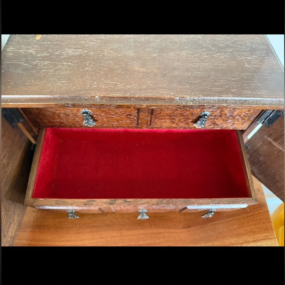 Vintage Japanese Jewelry Box w/‎ Lion's Heads Two Compartments Marked Red Liner